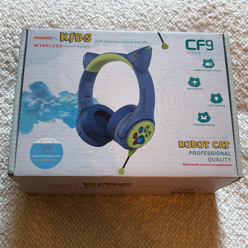 Riwbox CF9 Cat Ear Kids Bluetooth Headphones with LED Light
